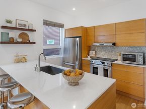 146 21st Avenue E B, Seattle WA 98112