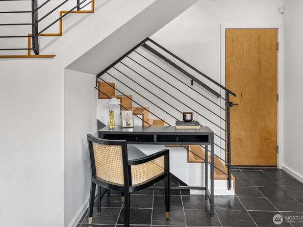 146 21st Avenue E B, Seattle WA 98112