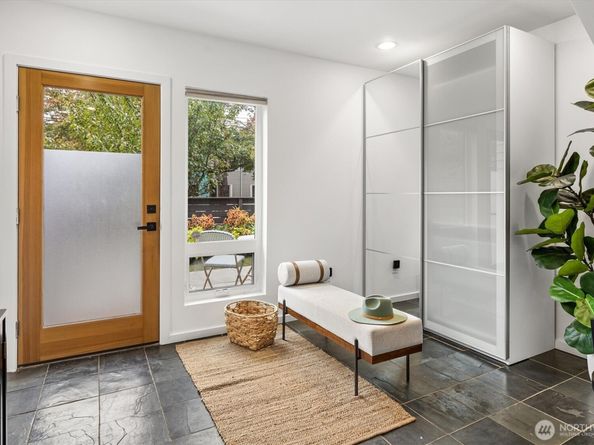 146 21st Avenue E B, Seattle WA 98112