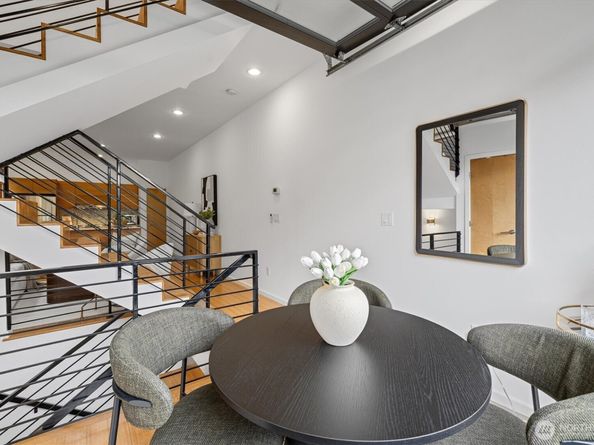 146 21st Avenue E B, Seattle WA 98112