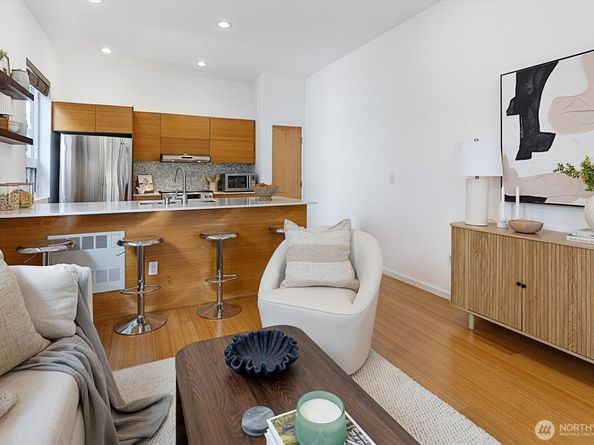 146 21st Avenue E B, Seattle WA 98112