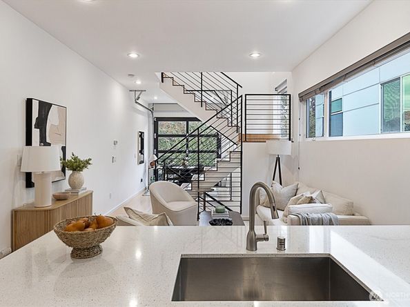 146 21st Avenue E B, Seattle WA 98112