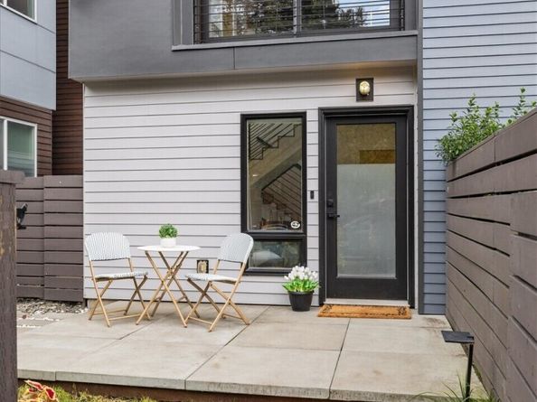 146 21st Avenue E B, Seattle WA 98112