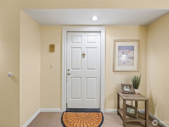 4081 224th Lane SE 210, Issaquah WA 98029