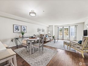 4081 224th Lane SE 210, Issaquah WA 98029