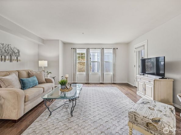 4081 224th Lane SE 210, Issaquah WA 98029