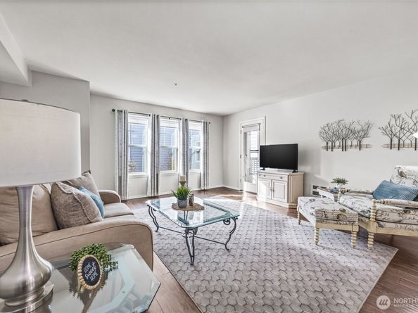 4081 224th Lane SE 210, Issaquah WA 98029