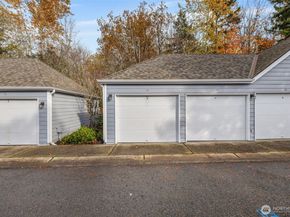 4081 224th Lane SE 210, Issaquah WA 98029