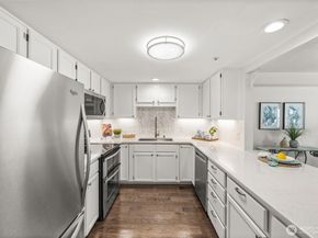 4081 224th Lane SE 210, Issaquah WA 98029