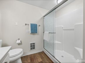 4081 224th Lane SE 210, Issaquah WA 98029