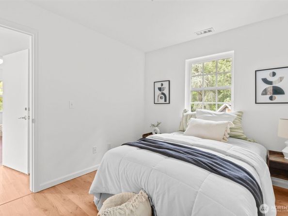 11300 Goodwin Way NE, Seattle WA 98125