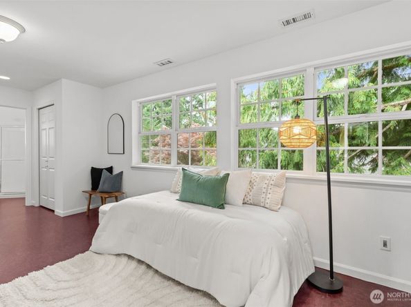 11300 Goodwin Way NE, Seattle WA 98125