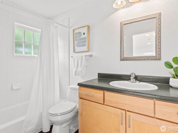 11300 Goodwin Way NE, Seattle WA 98125