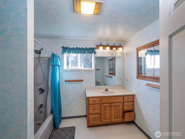 26 E Port Gardener Dr, Everett WA 98206