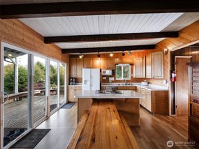 26 E Port Gardener Dr, Everett WA 98206