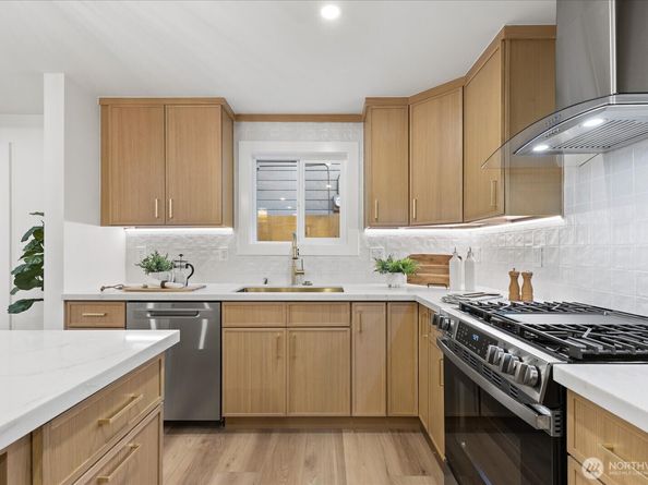 4007 W Emerson Street, Seattle WA 98199