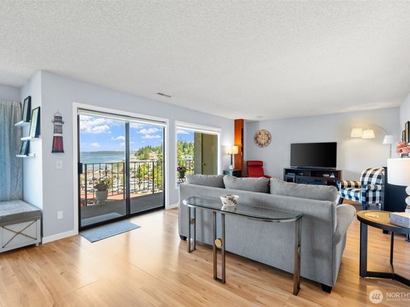 28313 Redondo Way S 102, Des Moines WA 98198