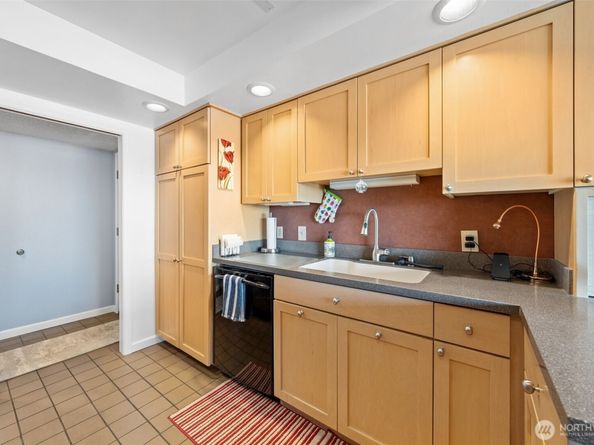 28313 Redondo Way S 102, Des Moines WA 98198