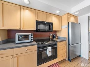 28313 Redondo Way S 102, Des Moines WA 98198