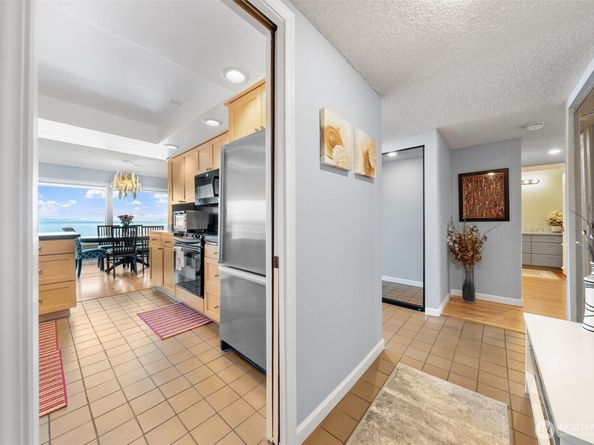 28313 Redondo Way S 102, Des Moines WA 98198