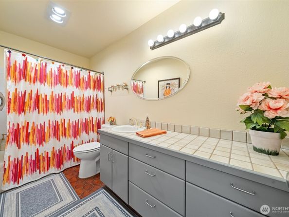 28313 Redondo Way S 102, Des Moines WA 98198