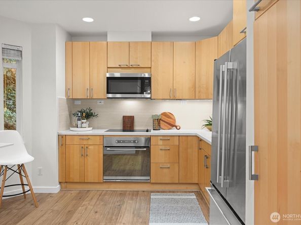 18003 NE 93rd Court 3, Redmond WA 98052