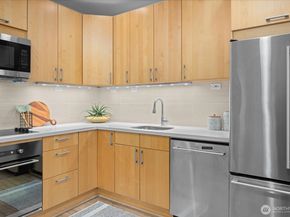 18003 NE 93rd Court 3, Redmond WA 98052