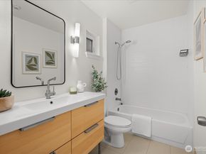 18003 NE 93rd Court 3, Redmond WA 98052