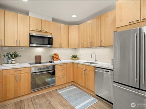 18003 NE 93rd Court 3, Redmond WA 98052