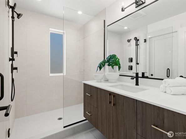 2212 Broadway E, Seattle WA 98102