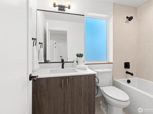 2212 Broadway E, Seattle WA 98102