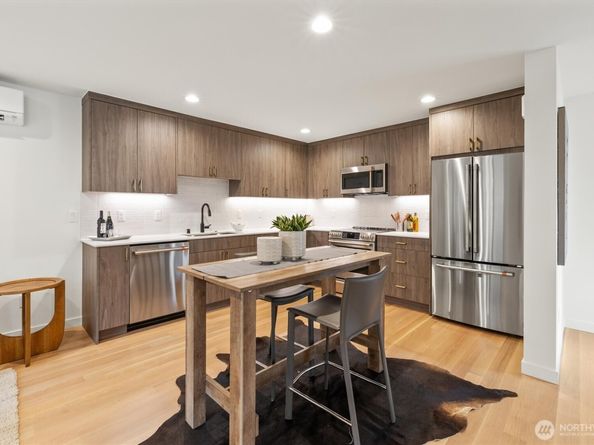 2212 Broadway E, Seattle WA 98102