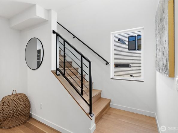 2212 Broadway E, Seattle WA 98102