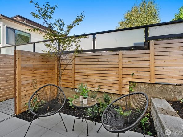 2212 Broadway E, Seattle WA 98102