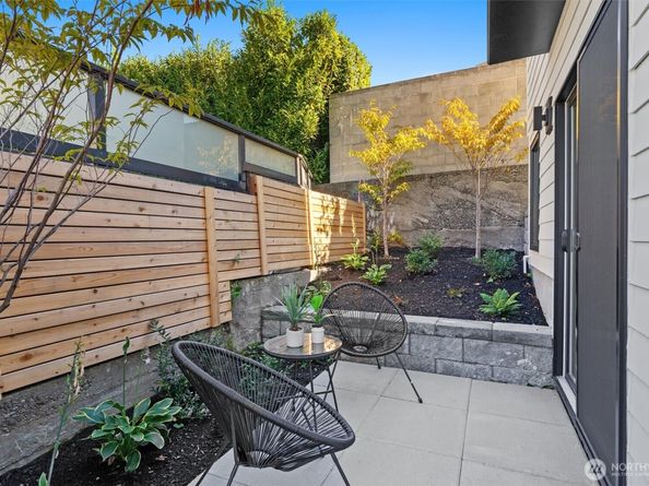 2212 Broadway E, Seattle WA 98102