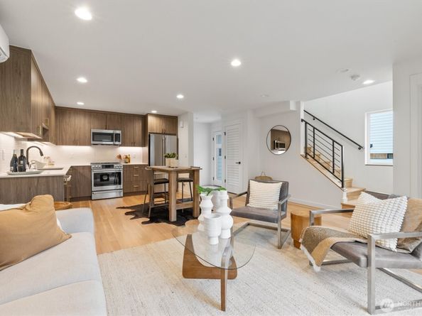 2212 Broadway E, Seattle WA 98102