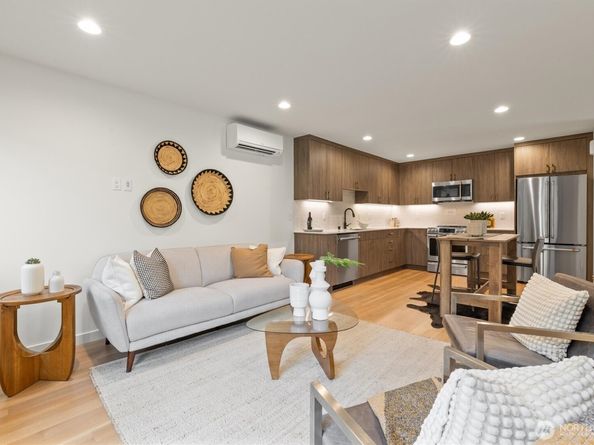 2212 Broadway E, Seattle WA 98102