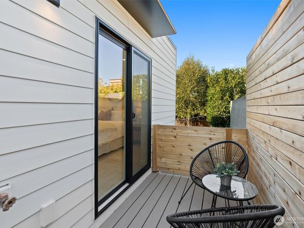 2212 Broadway E, Seattle WA 98102