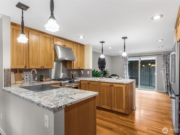 6524 NE 171st Place, Kenmore WA 98028