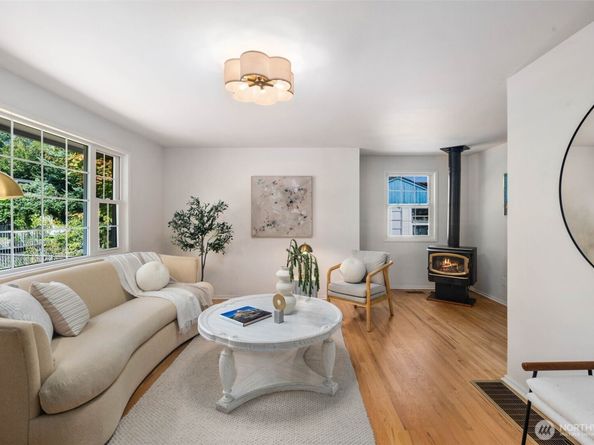 3624 48th Avenue SW, Seattle WA 98116