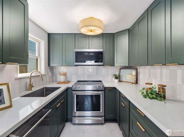 3624 48th Avenue SW, Seattle WA 98116