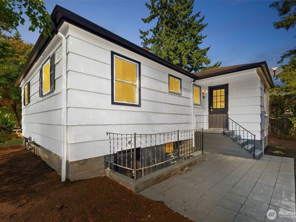 3624 48th Avenue SW, Seattle WA 98116