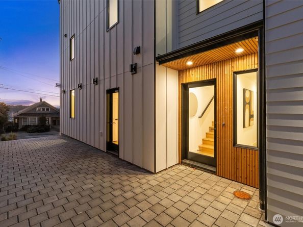 2214 Broadway E B, Seattle WA 98102