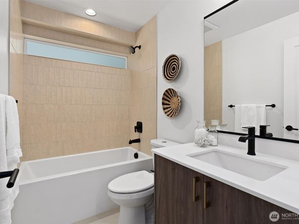 2214 Broadway E B, Seattle WA 98102