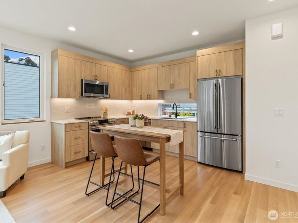 2214 Broadway E B, Seattle WA 98102