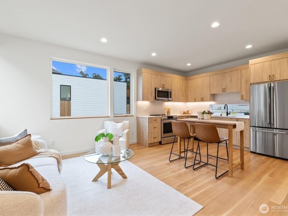 2214 Broadway E B, Seattle WA 98102