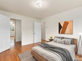 5722 122nd Place SE 235, Bellevue WA 98006