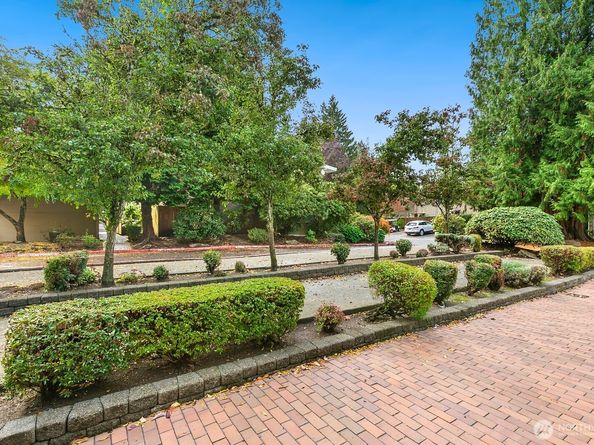 5722 122nd Place SE 235, Bellevue WA 98006