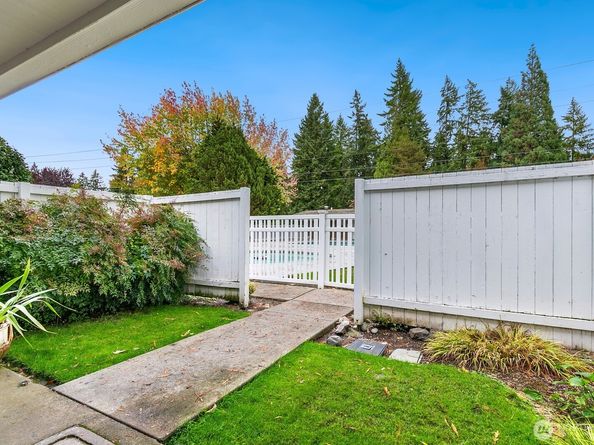 5722 122nd Place SE 235, Bellevue WA 98006