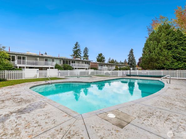 5722 122nd Place SE 235, Bellevue WA 98006